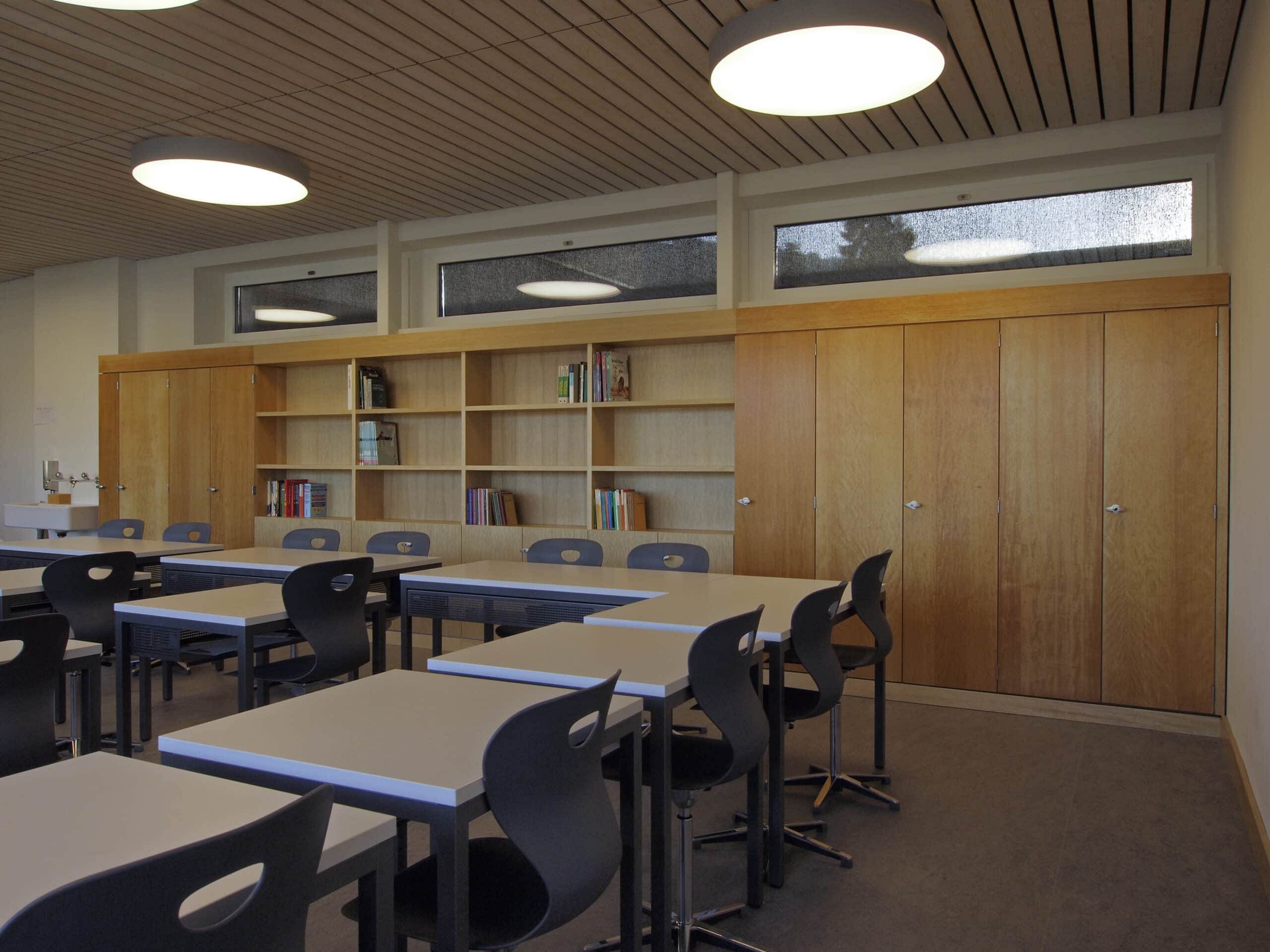 Schulzimmer Schrank