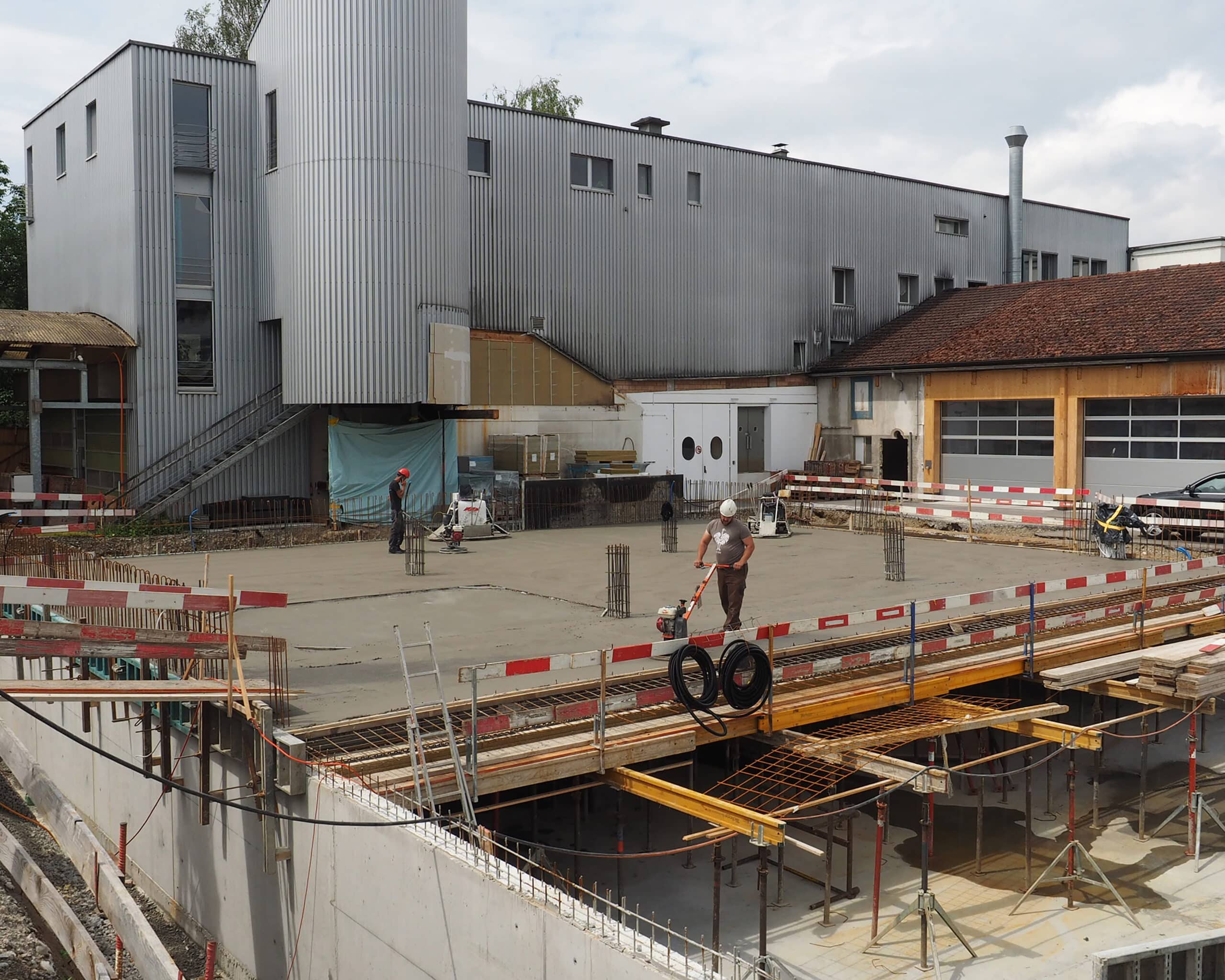 11. Juni 2020: erste Etappe Decke über Auto-Einstellhalle wird betoniert