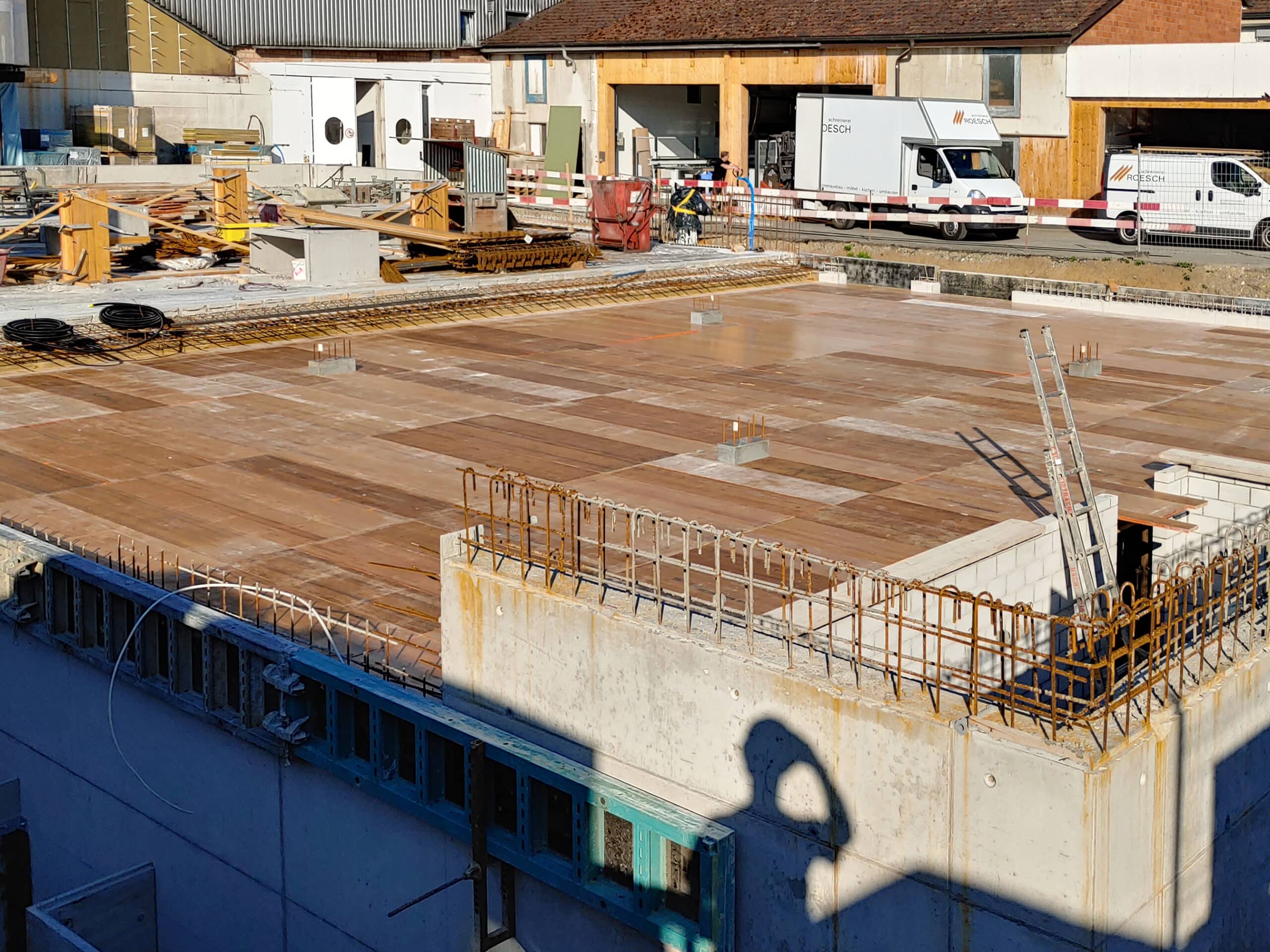23. Juni 2020: zweite Etappe Decke über Auto-Einstellhalle mit Aussparung für Treppe
