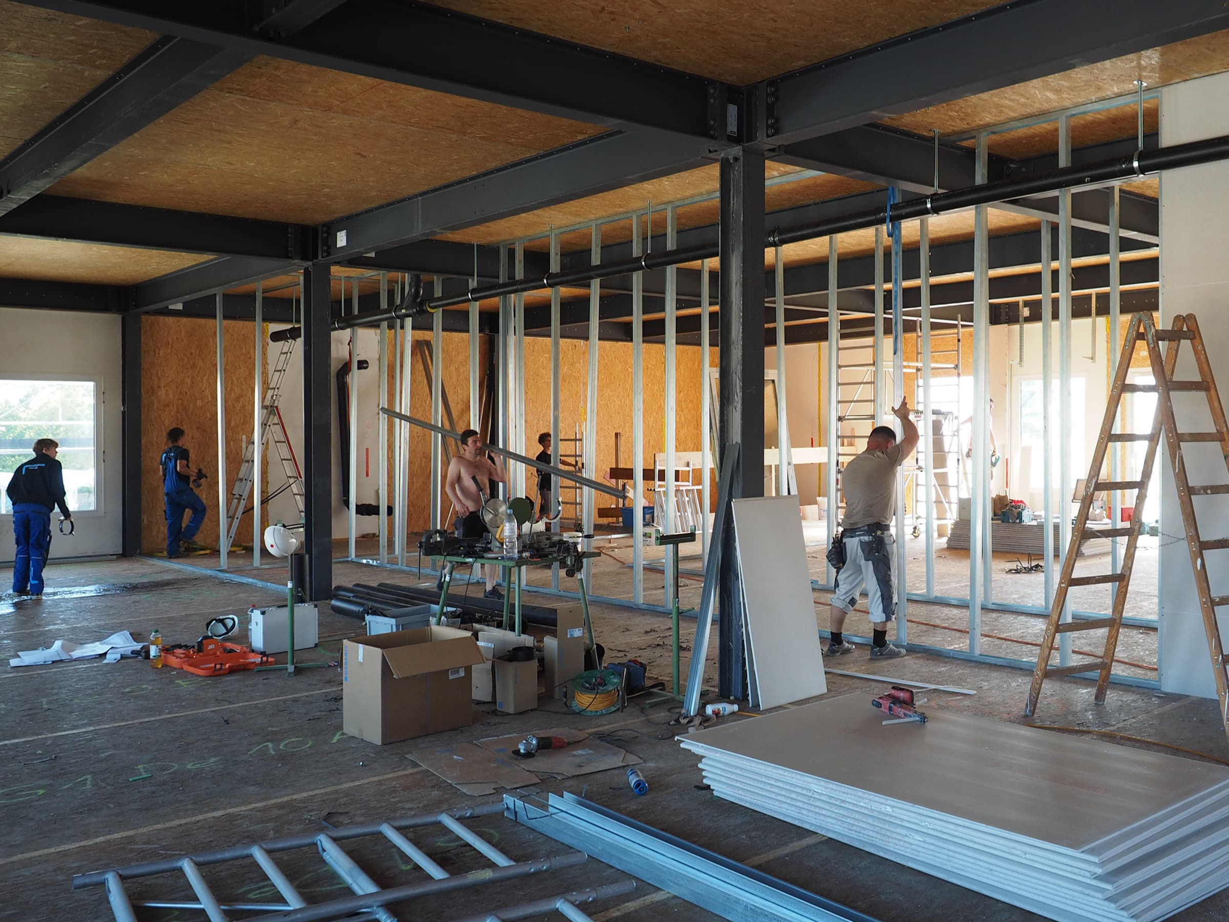 18. August 2020: Büro Innenwände Leichtbau