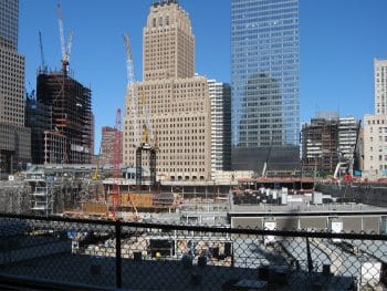 Links Arbeiten an den Fundamenten für den Freedom Tower